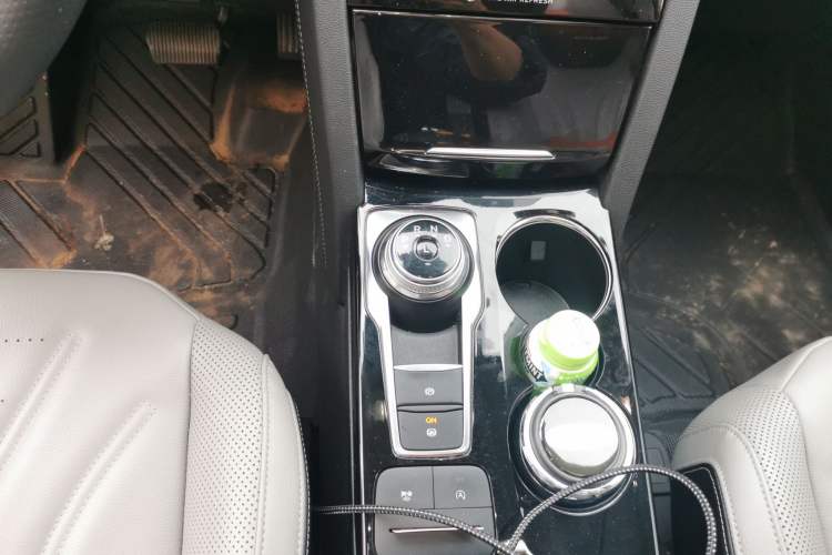 Used Ford Escape 2020 EcoBoost 245 Two-Wheel-Drive Titanium Edition Gear Lever