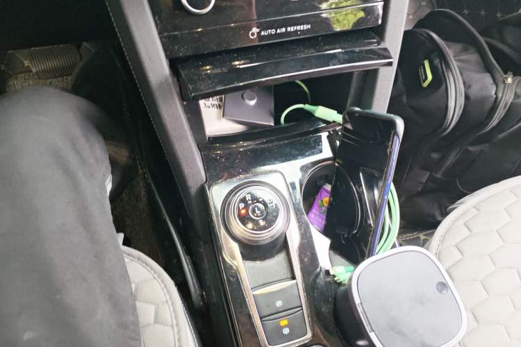Used Ford Escape 2020 EcoBoost 245 Two-Wheel-Drive Titanium Edition Gear Lever