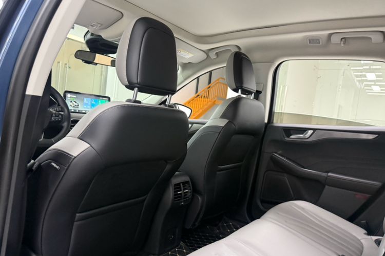 Used Ford Escape 2020 EcoBoost 245 Two-Wheel-Drive Comfort Edition Headliner