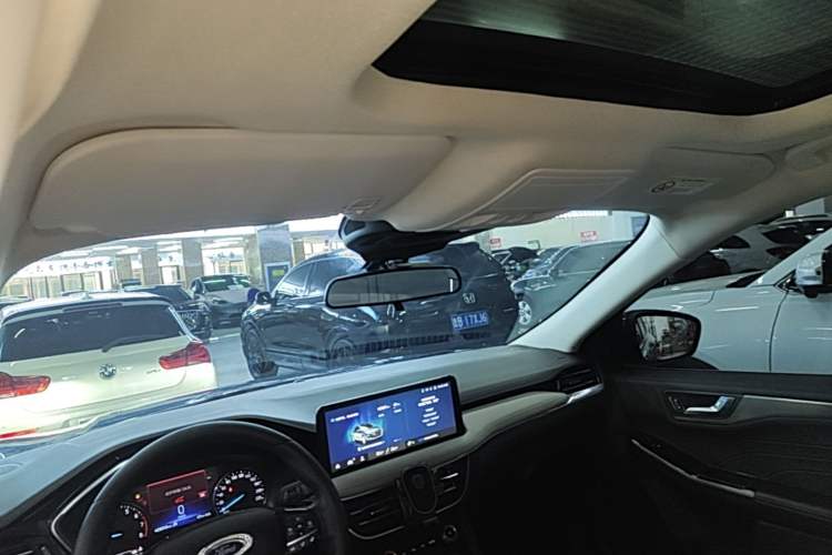 Used Ford Escape 2020 EcoBoost 245 Two-Wheel-Drive Titanium Edition Headliner