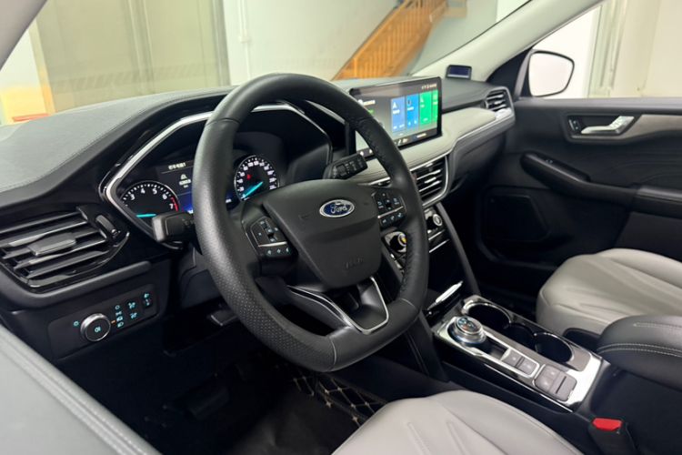 Used Ford Escape 2020 EcoBoost 245 Two-Wheel-Drive Comfort Edition Interior 1