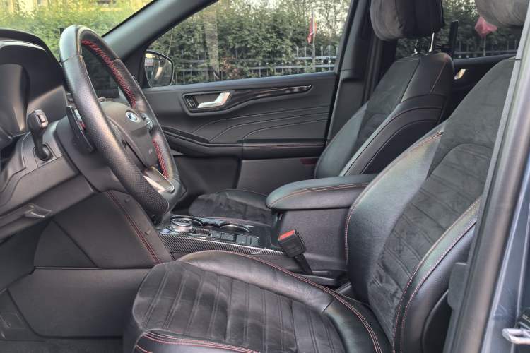 Used Ford Escape 2020 EcoBoost 245 Four-Wheel Drive ST-LINE Deluxe Edition Interior 1