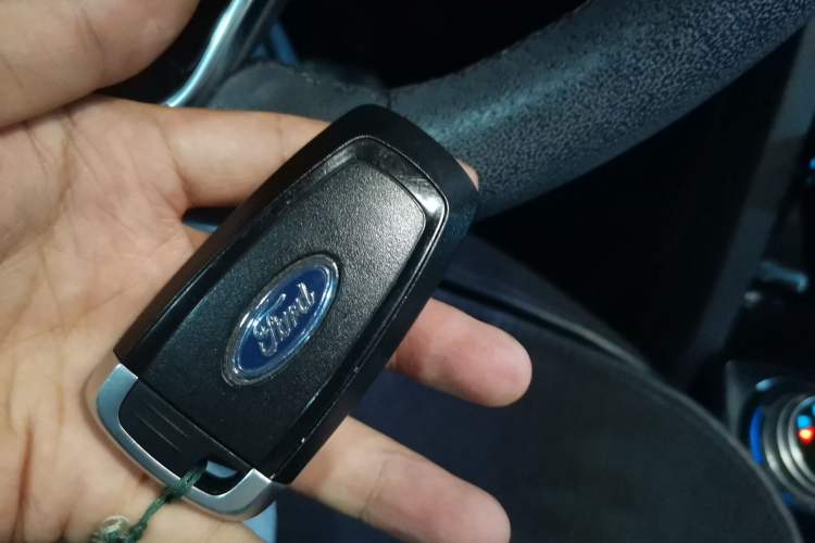 Used Ford Escape 2020 EcoBoost 245 Four-Wheel Drive Titanium Edition Interior 1