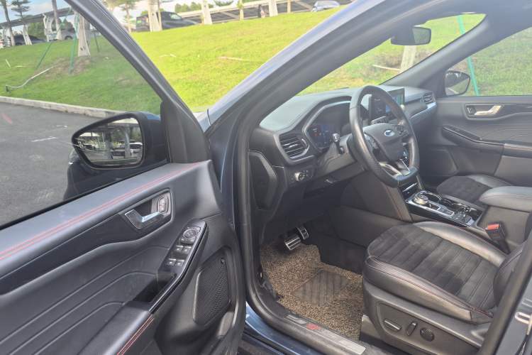 Used Ford Escape 2020 EcoBoost 245 Four-Wheel Drive ST-LINE Deluxe Edition Interior 1