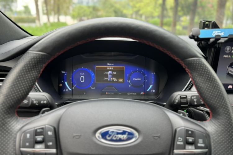 Used Ford Escape 2020 EcoBoost 245 Four-Wheel Drive ST-LINE Deluxe Edition Interior 10