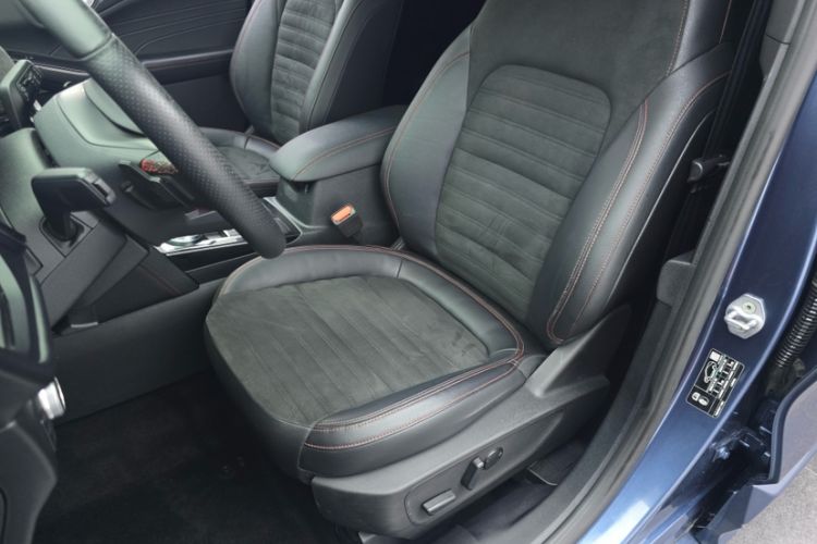 Used Ford Escape 2020 EcoBoost 245 Four-Wheel Drive ST-LINE Deluxe Edition Interior 10