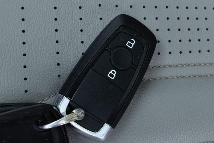 Used Ford Escape 2020 EcoBoost 245 Four-Wheel Drive Titanium Edition Interior 11