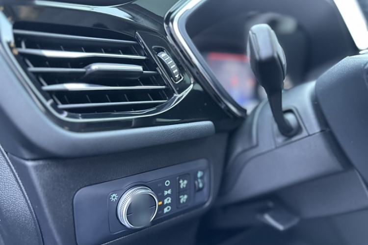 Used Ford Escape 2020 EcoBoost 245 Two-Wheel-Drive Titanium Edition Interior 11