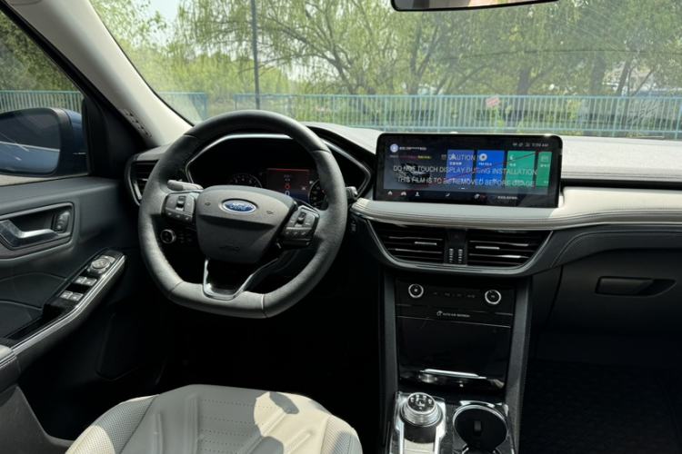 Used Ford Escape 2020 EcoBoost 245 Two-Wheel-Drive Titanium Edition Interior 12