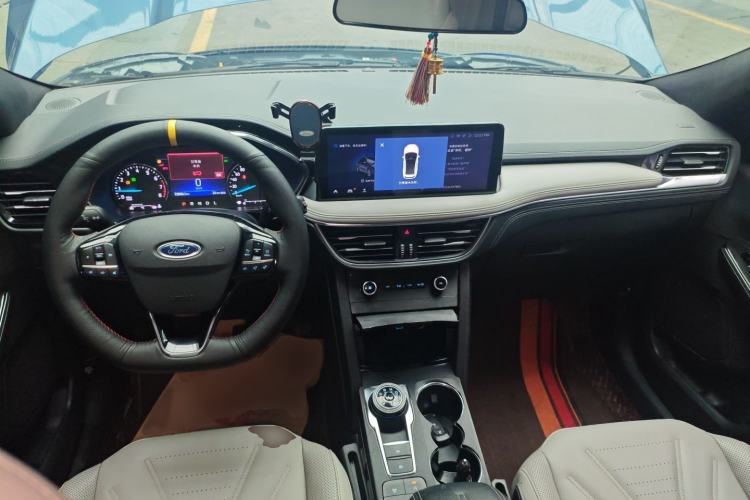 Used Ford Escape 2020 EcoBoost 245 Two-Wheel-Drive Titanium Edition Interior 2