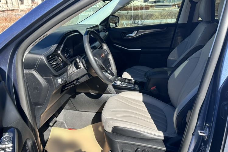 Used Ford Escape 2020 EcoBoost 245 Four-Wheel Drive Titanium Edition Interior 2