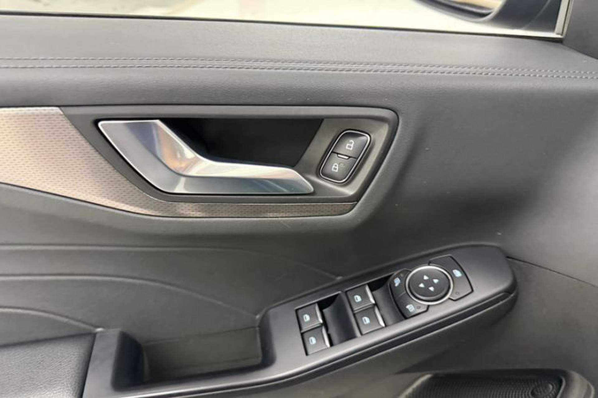 Used Ford Escape 2020 EcoBoost 245 Two-Wheel-Drive Comfort Edition Interior 2