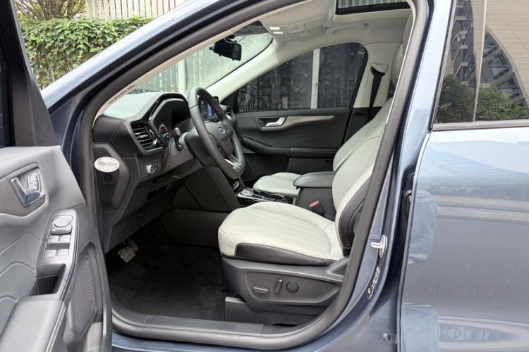 Used Ford Escape 2020 EcoBoost 245 Two-Wheel-Drive Comfort Edition Interior 2