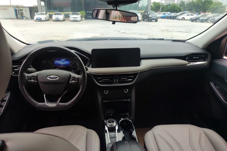 Used Ford Escape 2020 EcoBoost 245 Two-Wheel-Drive Comfort Edition Interior 2