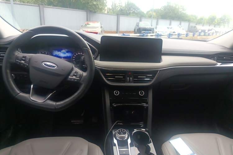 Used Ford Escape 2020 EcoBoost 245 Two-Wheel-Drive Comfort Edition Interior 2