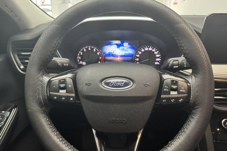 Used Ford Escape 2020 EcoBoost 245 Four-Wheel Drive Titanium Edition Interior 2