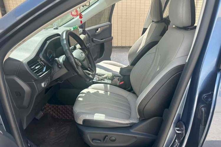Used Ford Escape 2020 EcoBoost 245 Four-Wheel Drive Titanium Edition Interior 2
