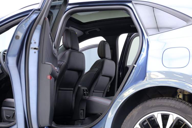 Used Ford Escape 2020 EcoBoost 245 Four-Wheel Drive ST-LINE Deluxe Edition Interior 2