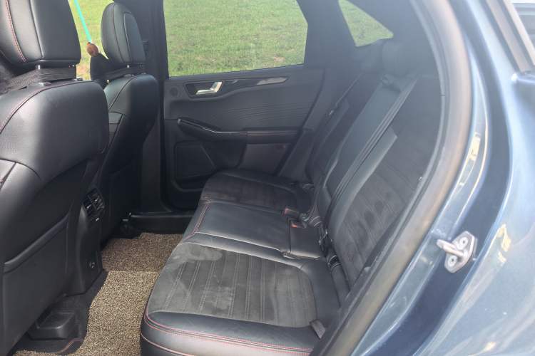 Used Ford Escape 2020 EcoBoost 245 Four-Wheel Drive ST-LINE Deluxe Edition Interior 2