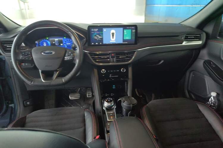 Used Ford Escape 2020 EcoBoost 245 Four-Wheel Drive ST-LINE Deluxe Edition Interior 2