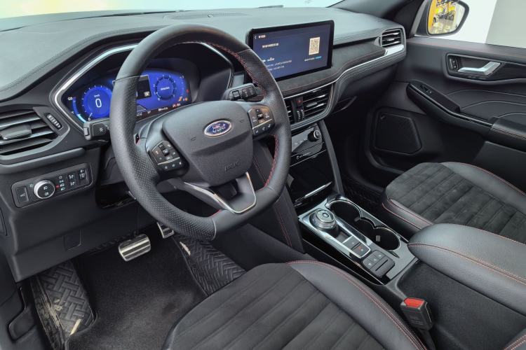 Used Ford Escape 2020 EcoBoost 245 Four-Wheel Drive ST-LINE Deluxe Edition Interior 2