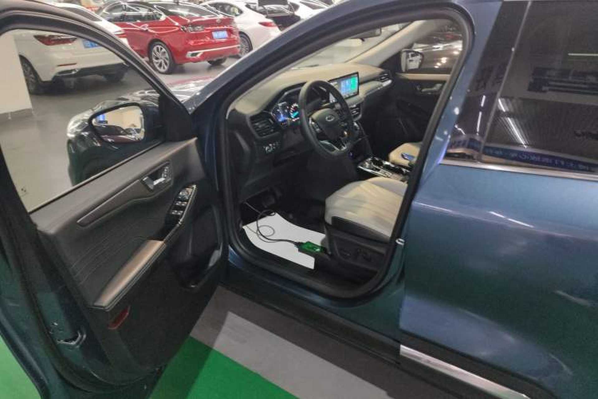 Used Ford Escape 2020 EcoBoost 245 Two-Wheel-Drive Titanium Edition Interior 3
