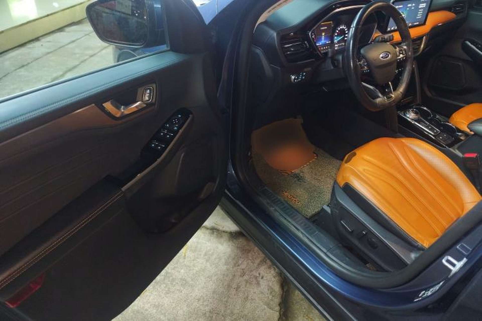 Used Ford Escape 2020 EcoBoost 245 Two-Wheel-Drive Titanium Edition Interior 3