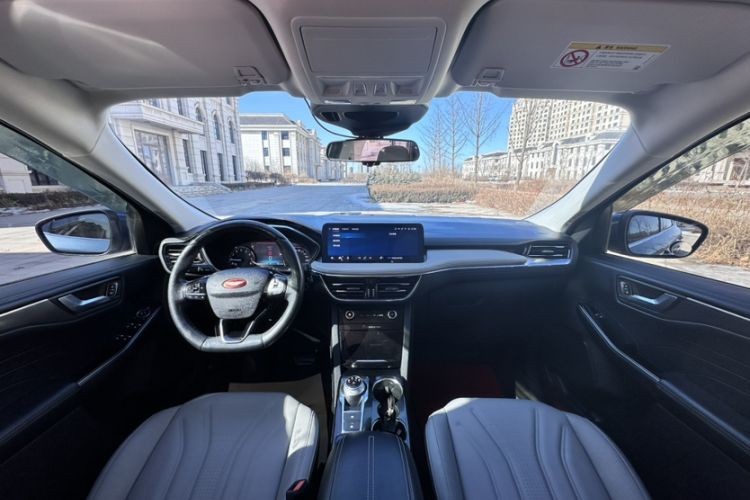 Used Ford Escape 2020 EcoBoost 245 Four-Wheel Drive Titanium Edition Interior 3