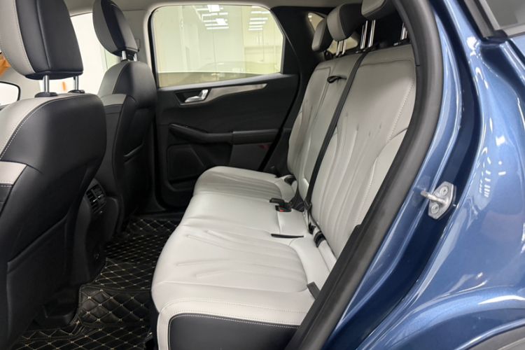 Used Ford Escape 2020 EcoBoost 245 Two-Wheel-Drive Comfort Edition Interior 3