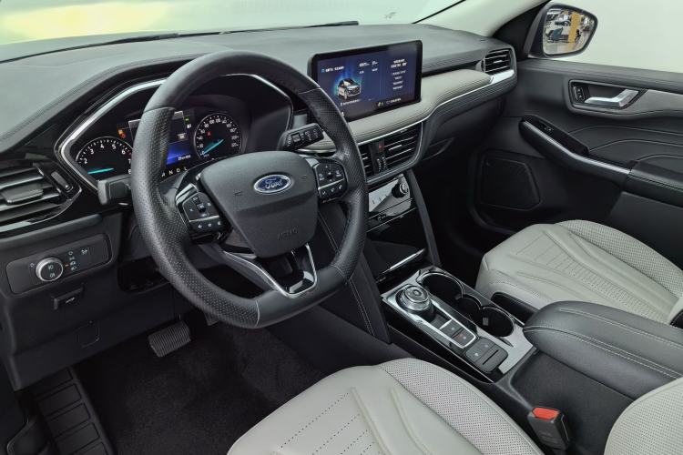 Used Ford Escape 2020 EcoBoost 245 Four-Wheel Drive Titanium Edition Interior 3