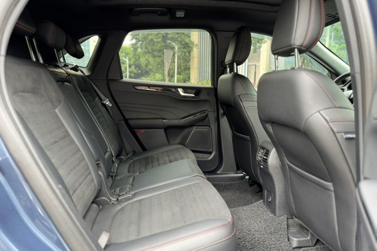 Used Ford Escape 2020 EcoBoost 245 Four-Wheel Drive ST-LINE Deluxe Edition Interior 3