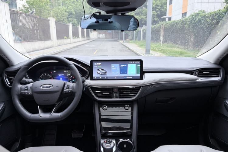 Used Ford Escape 2020 EcoBoost 245 Two-Wheel-Drive Comfort Edition Interior 3