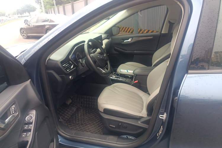 Used Ford Escape 2020 EcoBoost 245 Two-Wheel-Drive Comfort Edition Interior 3