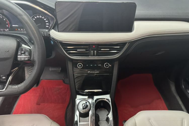 Used Ford Escape 2020 EcoBoost 245 Four-Wheel Drive Titanium Edition Interior 3