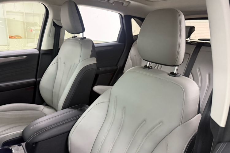 Used Ford Escape 2020 EcoBoost 245 Two-Wheel-Drive Comfort Edition Interior 3