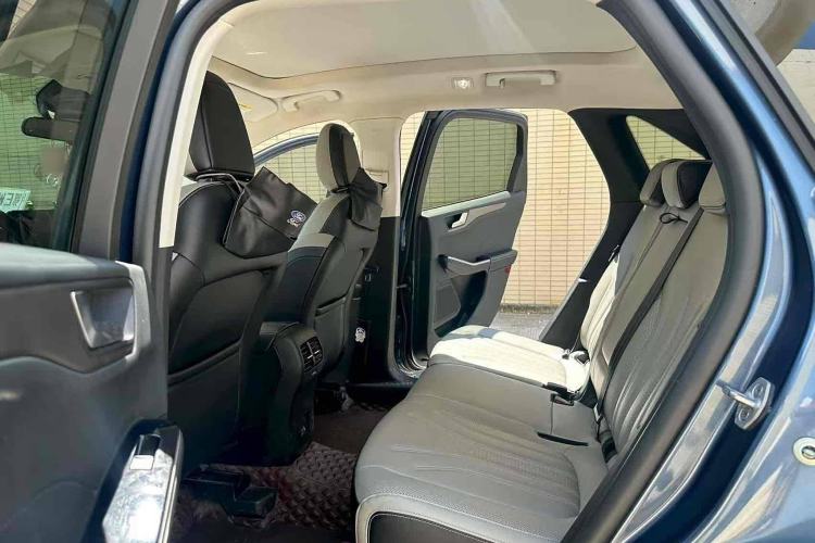 Used Ford Escape 2020 EcoBoost 245 Four-Wheel Drive Titanium Edition Interior 3