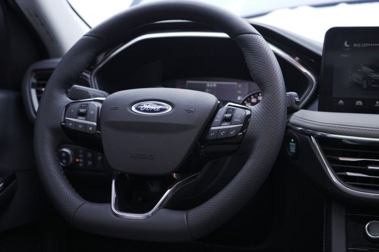 Used Ford Escape 2020 EcoBoost 245 Two-Wheel-Drive Titanium Edition Interior 3
