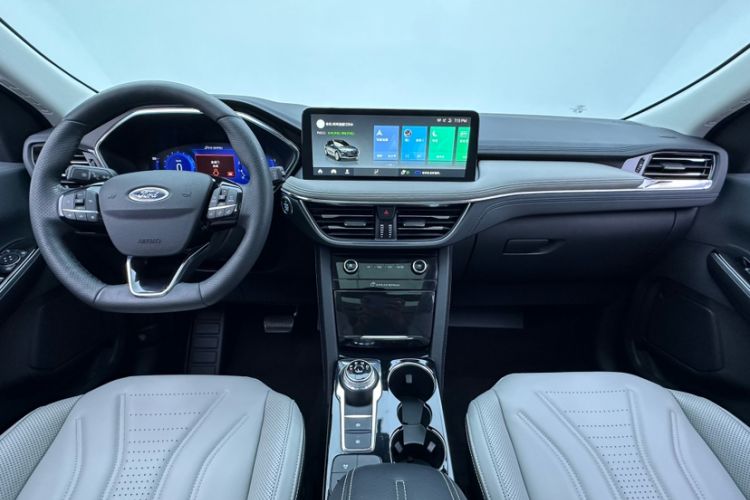 Used Ford Escape 2020 EcoBoost 245 Four-Wheel Drive Luxury Edition Interior 3