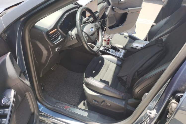Used Ford Escape 2020 EcoBoost 245 Four-Wheel Drive ST-LINE Deluxe Edition Interior 3