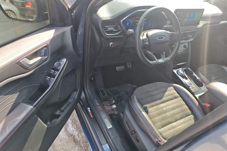 Used Ford Escape 2020 EcoBoost 245 Four-Wheel Drive ST-LINE Deluxe Edition Interior 3