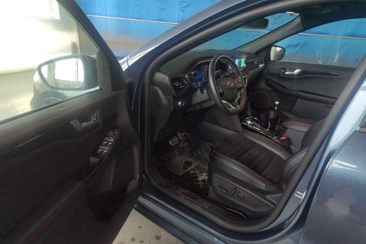 Used Ford Escape 2020 EcoBoost 245 Four-Wheel Drive ST-LINE Deluxe Edition Interior 3