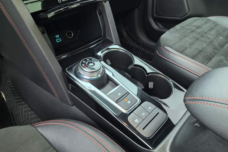 Used Ford Escape 2020 EcoBoost 245 Four-Wheel Drive ST-LINE Deluxe Edition Interior 3
