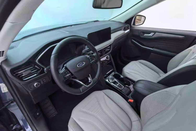 Used Ford Escape 2020 EcoBoost 245 Four-Wheel Drive Luxury Edition Interior 4