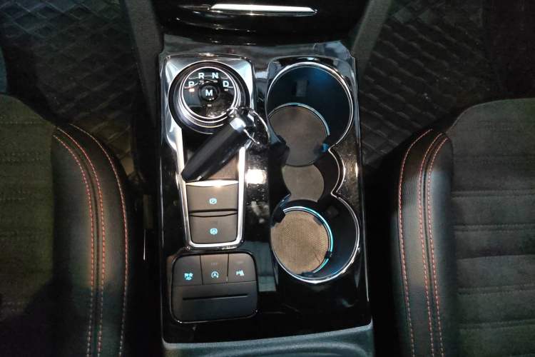 Used Ford Escape 2020 EcoBoost 245 Four-Wheel Drive ST-LINE Deluxe Edition Interior 4