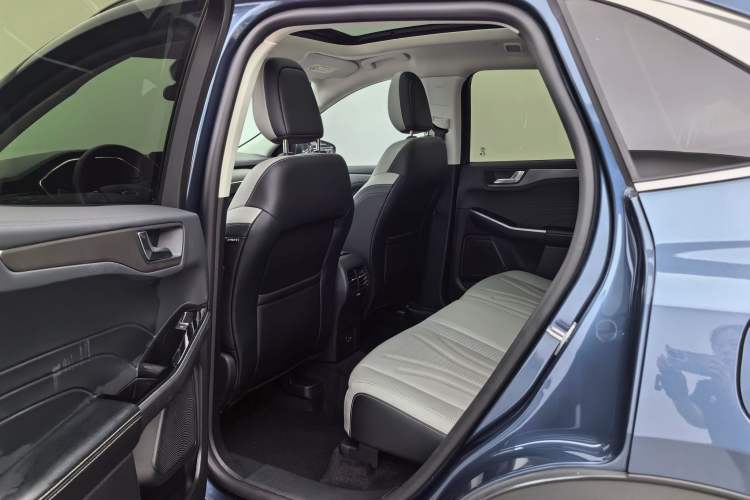 Used Ford Escape 2020 EcoBoost 245 Four-Wheel Drive Titanium Edition Interior 4