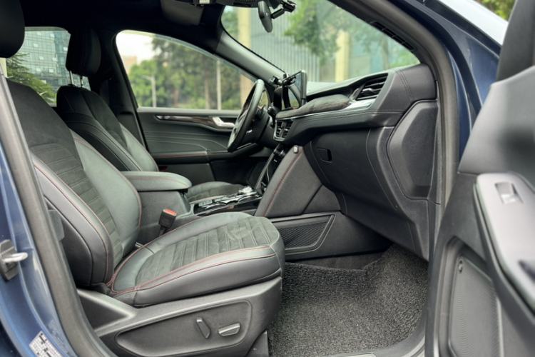 Used Ford Escape 2020 EcoBoost 245 Four-Wheel Drive ST-LINE Deluxe Edition Interior 4