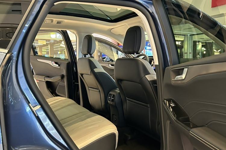 Used Ford Escape 2020 EcoBoost 245 Two-Wheel-Drive Titanium Edition Interior 4