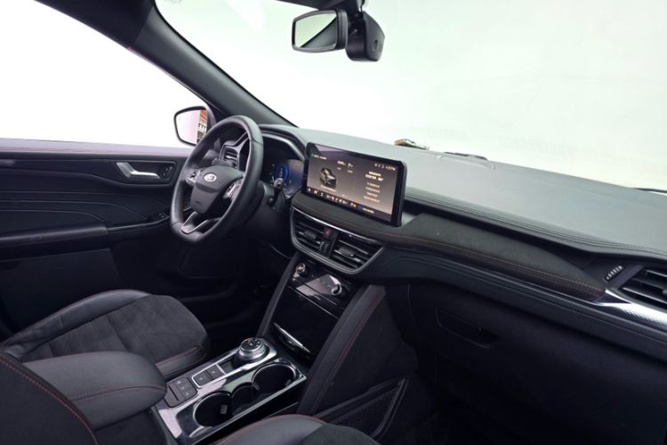 Used Ford Escape 2020 EcoBoost 245 Four-Wheel Drive ST-LINE Deluxe Edition Interior 4