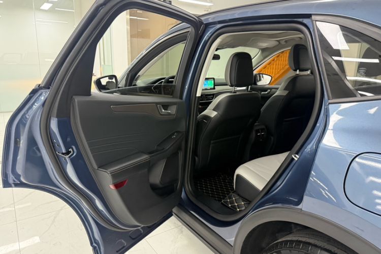 Used Ford Escape 2020 EcoBoost 245 Two-Wheel-Drive Comfort Edition Interior 4
