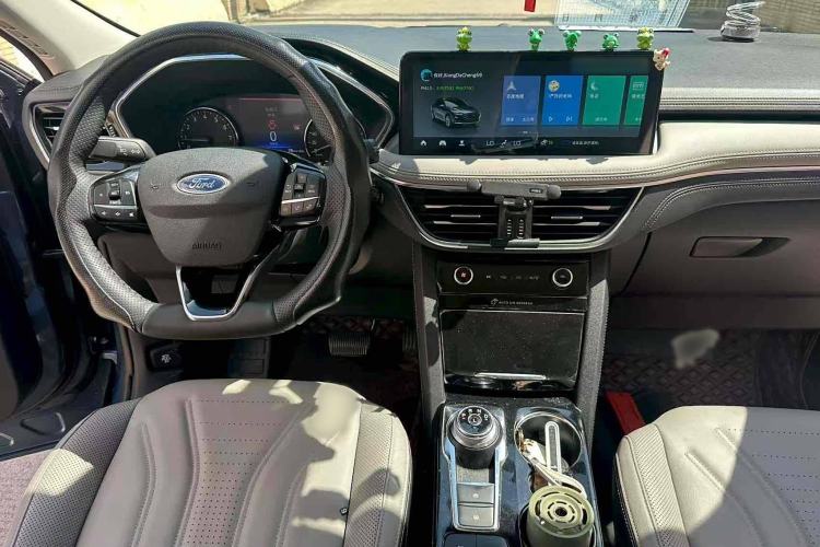 Used Ford Escape 2020 EcoBoost 245 Four-Wheel Drive Titanium Edition Interior 4